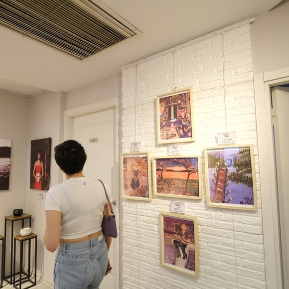 Fashion Is Life Original Acrylic Painting - Picture 2 of 6